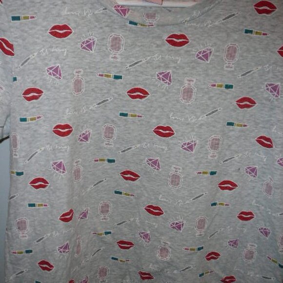 Victoria's Secret Gray T-Shirt Lipstick Lips Perfume Bottles Women's Size-Medium - Picture 3 of 4